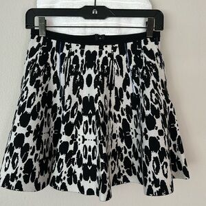 Sachin + Babi skirt
M size
Clean out my closet
Smoke free & pet free home